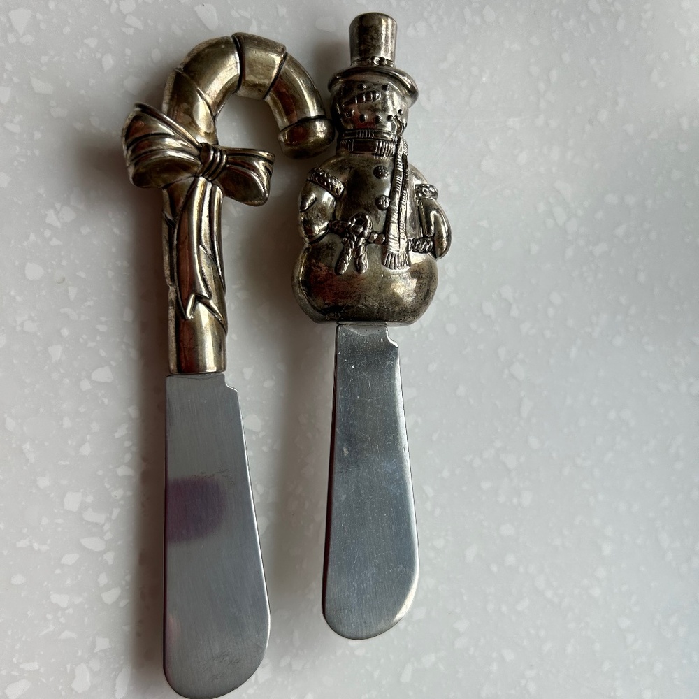 WALLACE STEEL CHRISTMAS SEASONAL SPREAD KNIVES